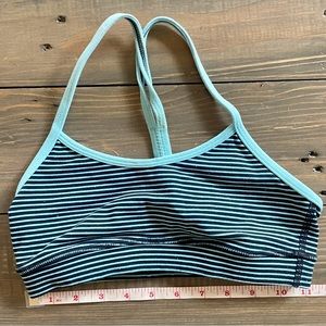 Lululemon sports bra. Measurements provide.